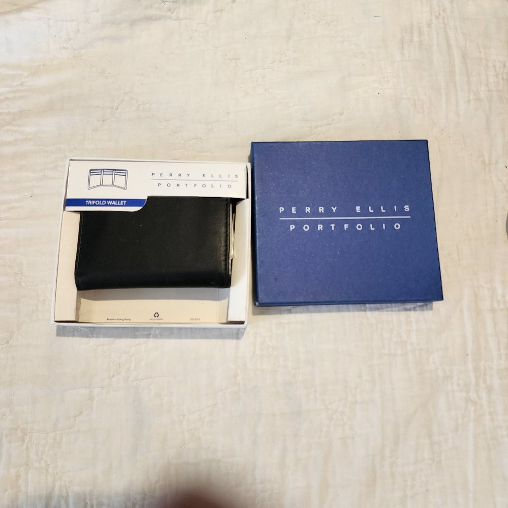 Perry Ellis TriFold Wallet New in Box